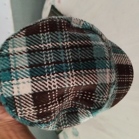 Set of 2 fall/winter fashion caps - Picture 3 of 8